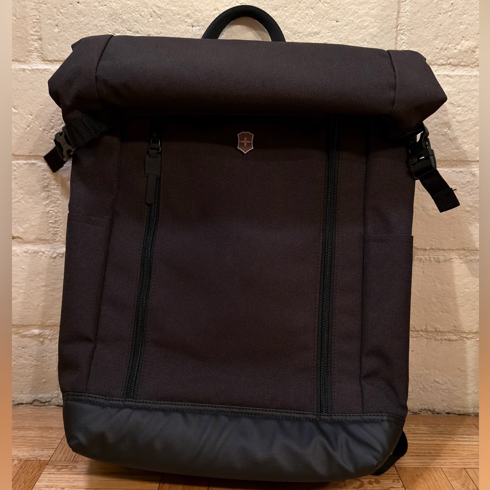 Victorinox Swiss Army Black Rolltop Backpack Laptop Travel Bag EUC